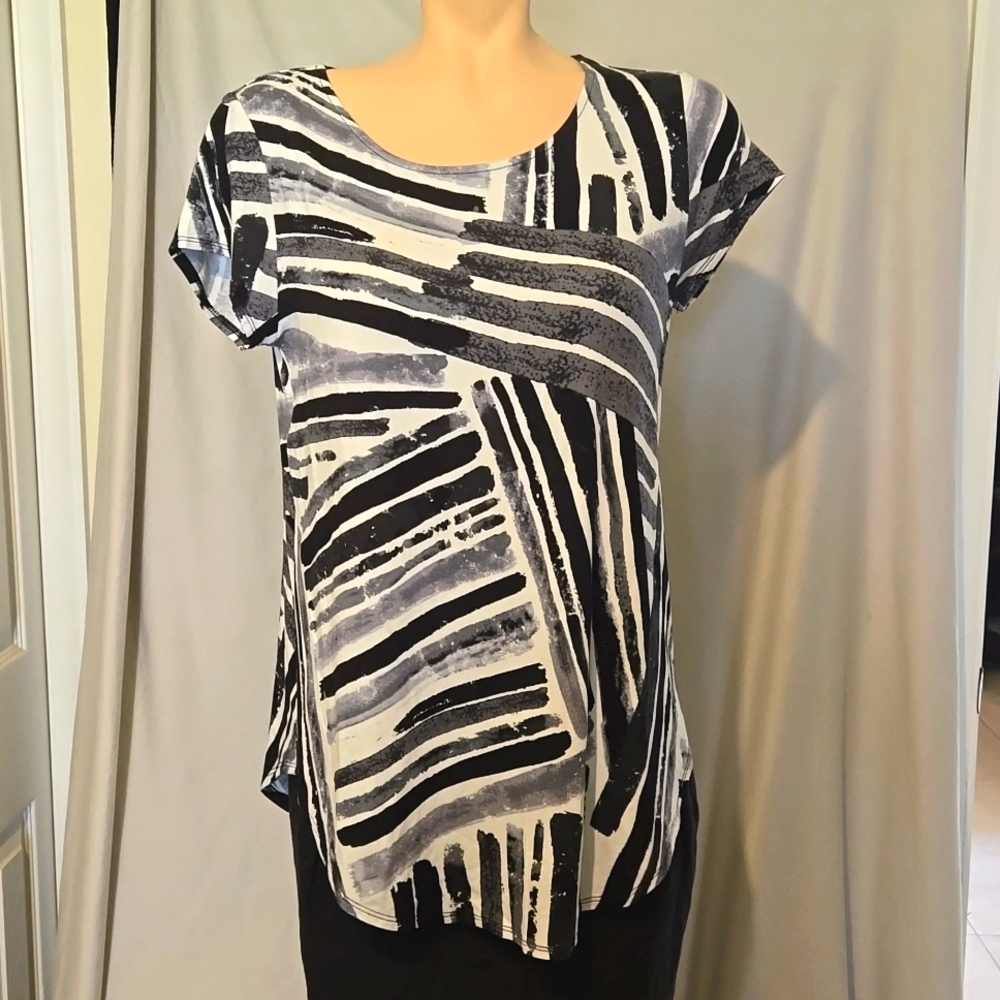 Alfani Gray, white, Black abstract blouse.